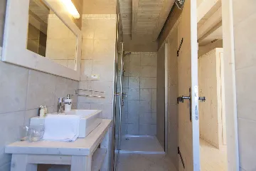 Villa with Heated Pool for 16 Guests in Premantura