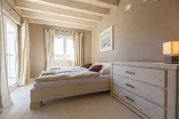 Villa with Heated Pool for 16 Guests in Premantura