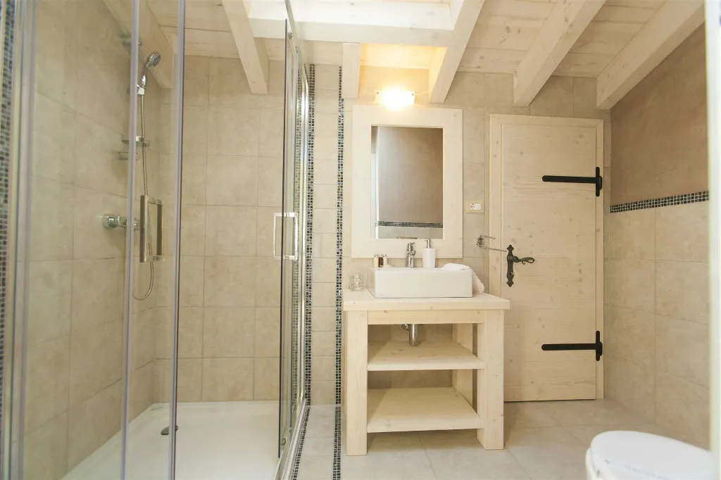 Villa with Heated Pool for 16 Guests in Premantura