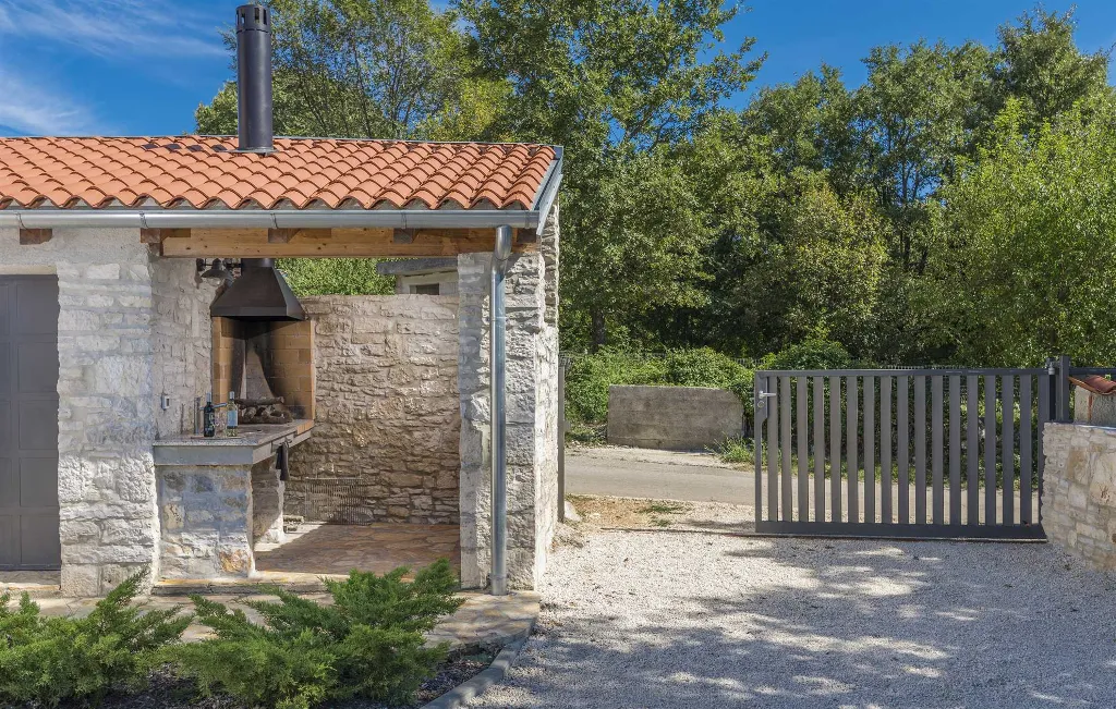 4-Bedroom Villa with Pool in Bičići, Croatia