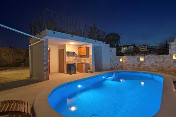 2-Bedroom Villa with Private Pool in Marčana