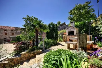 2-Bedroom Villa with Private Pool in Marčana