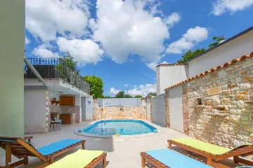 2-Bedroom Villa with Private Pool in Marčana