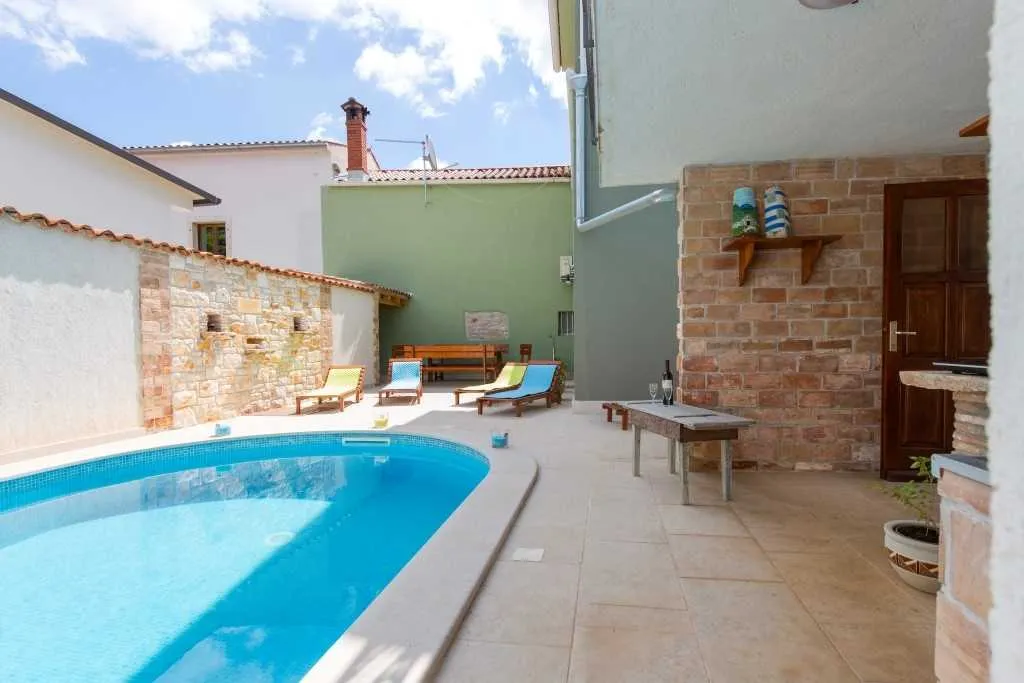 2-Bedroom Villa with Private Pool in Marčana