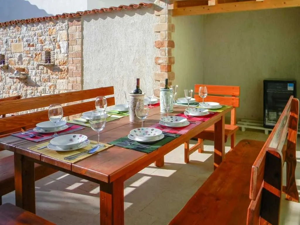 2-Bedroom Villa with Private Pool in Marčana