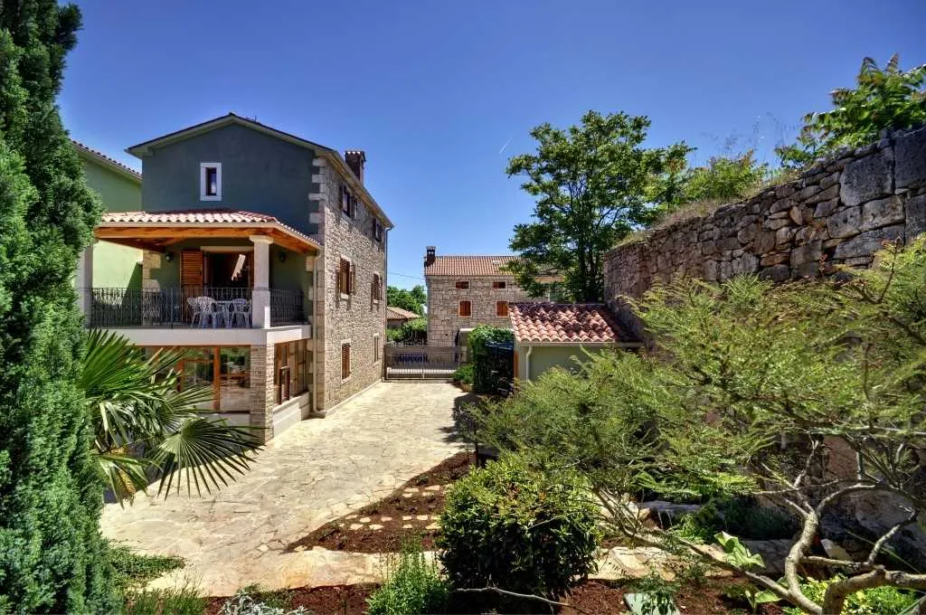 2-Bedroom Villa with Private Pool in Marčana
