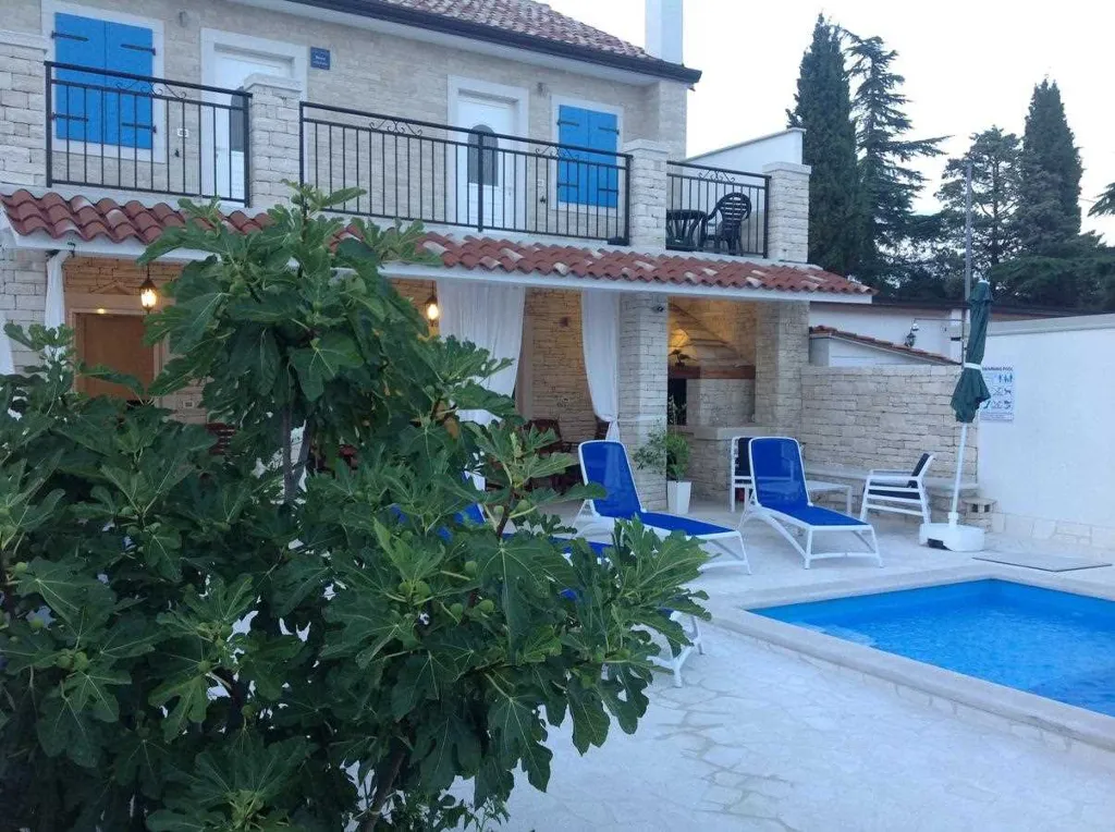 Umag Villa with Swimming Pool for 10