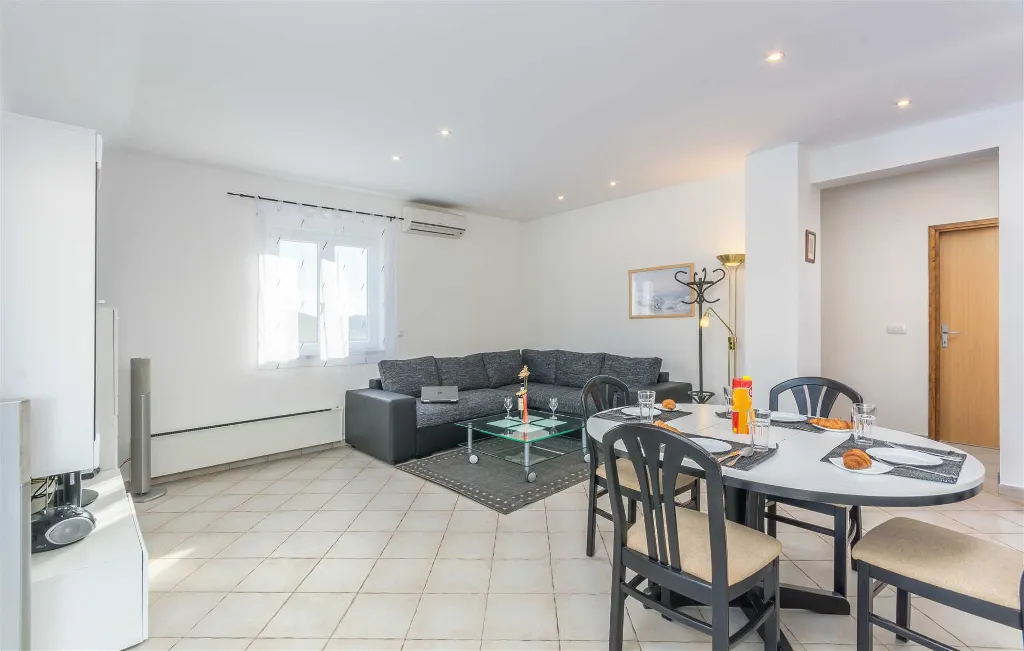 Rakalj Villa for 6 Guests with Private Heated Pool