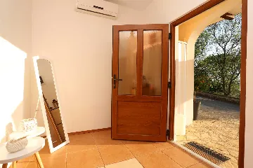 Villa with Oval Pool in Ripenda Verbanci, Croatia