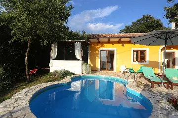 Villa with Oval Pool in Ripenda Verbanci, Croatia