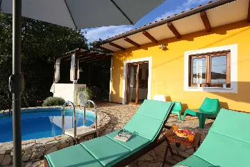 Villa with Oval Pool in Ripenda Verbanci, Croatia