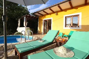 Villa with Oval Pool in Ripenda Verbanci, Croatia