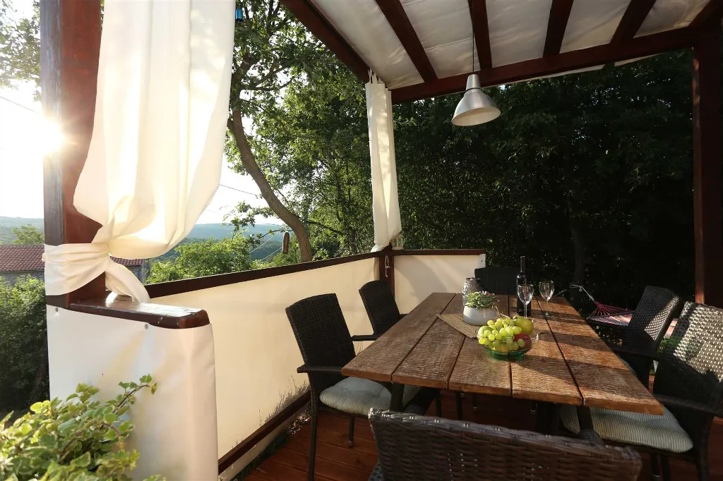 Villa with Oval Pool in Ripenda Verbanci, Croatia