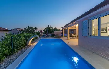 3-Bedroom Villa in Žbandaj for Up to 7 Guests