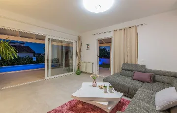 3-Bedroom Villa in Žbandaj for Up to 7 Guests