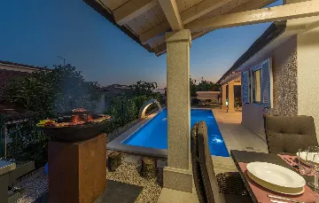 3-Bedroom Villa in Žbandaj for Up to 7 Guests
