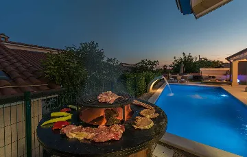 3-Bedroom Villa in Žbandaj for Up to 7 Guests