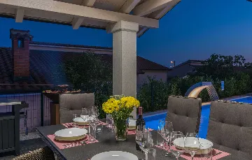 3-Bedroom Villa in Žbandaj for Up to 7 Guests