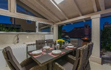 3-Bedroom Villa in Žbandaj for Up to 7 Guests