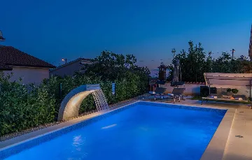 3-Bedroom Villa in Žbandaj for Up to 7 Guests