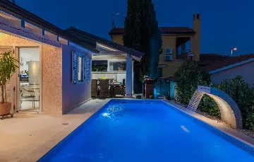 3-Bedroom Villa in Žbandaj for Up to 7 Guests