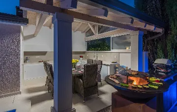 3-Bedroom Villa in Žbandaj for Up to 7 Guests