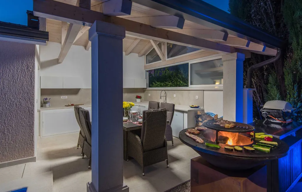 3-Bedroom Villa in Žbandaj for Up to 7 Guests