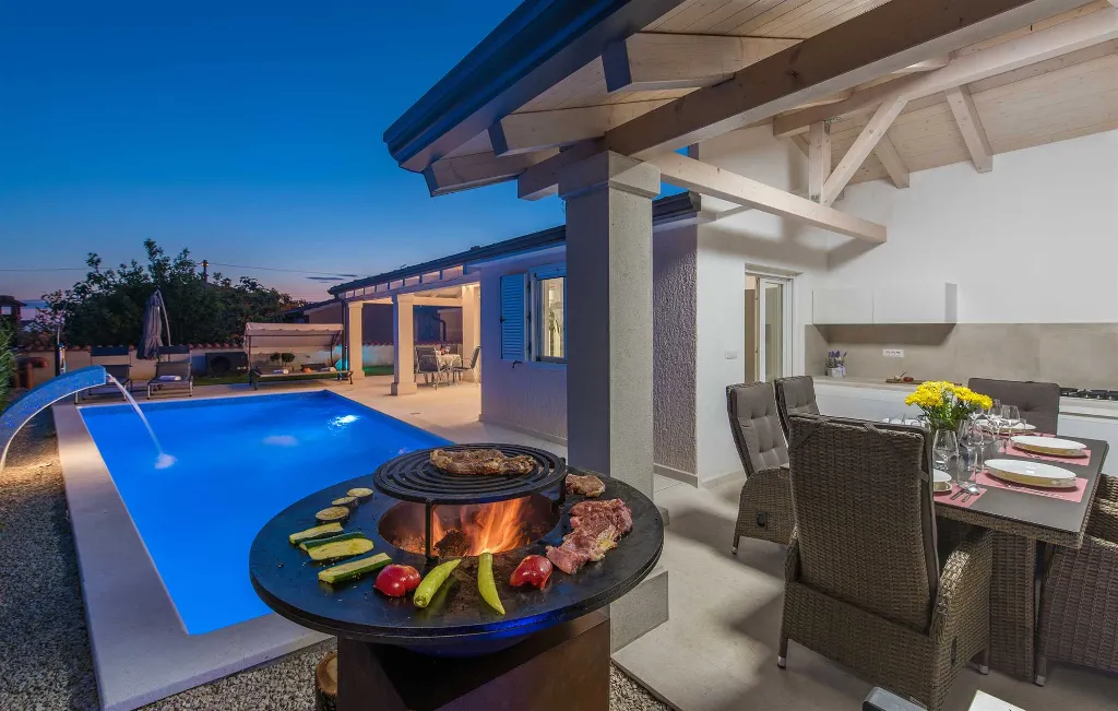 3-Bedroom Villa in Žbandaj for Up to 7 Guests