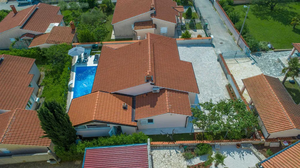 3-Bedroom Villa in Žbandaj for Up to 7 Guests