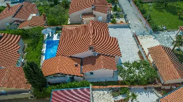 3-Bedroom Villa in Žbandaj for Up to 7 Guests
