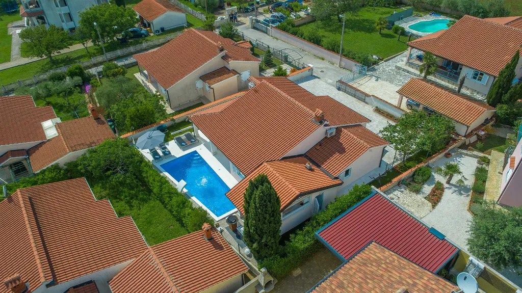 3-Bedroom Villa in Žbandaj for Up to 7 Guests