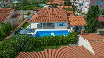 3-Bedroom Villa in Žbandaj for Up to 7 Guests