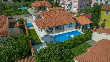 3-Bedroom Villa in Žbandaj for Up to 7 Guests