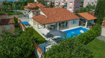 3-Bedroom Villa in Žbandaj for Up to 7 Guests