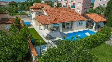 3-Bedroom Villa in Žbandaj for Up to 7 Guests