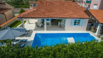 3-Bedroom Villa in Žbandaj for Up to 7 Guests