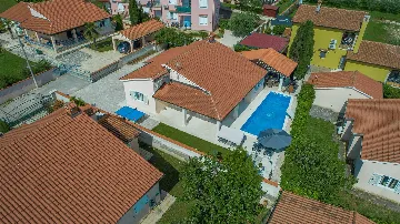 3-Bedroom Villa in Žbandaj for Up to 7 Guests