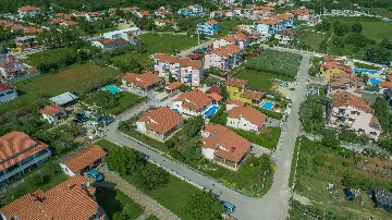 3-Bedroom Villa in Žbandaj for Up to 7 Guests