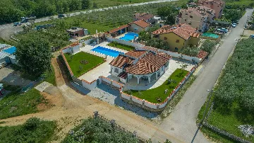 3-Bedroom Villa in Žbandaj for Up to 7 Guests