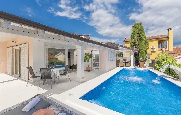 3-Bedroom Villa in Žbandaj for Up to 7 Guests