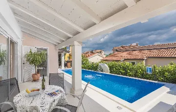 3-Bedroom Villa in Žbandaj for Up to 7 Guests