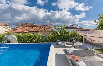 3-Bedroom Villa in Žbandaj for Up to 7 Guests