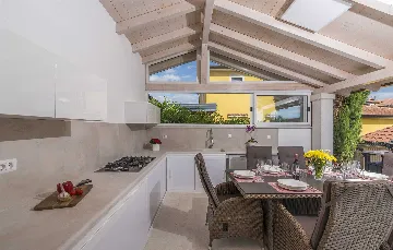 3-Bedroom Villa in Žbandaj for Up to 7 Guests