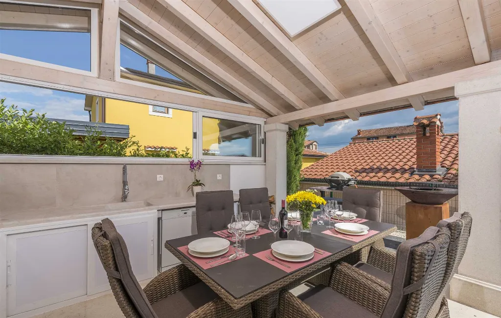 3-Bedroom Villa in Žbandaj for Up to 7 Guests