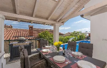3-Bedroom Villa in Žbandaj for Up to 7 Guests
