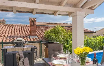 3-Bedroom Villa in Žbandaj for Up to 7 Guests