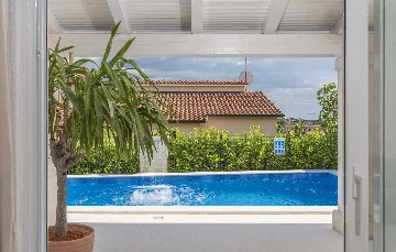 3-Bedroom Villa in Žbandaj for Up to 7 Guests