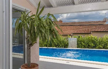 3-Bedroom Villa in Žbandaj for Up to 7 Guests