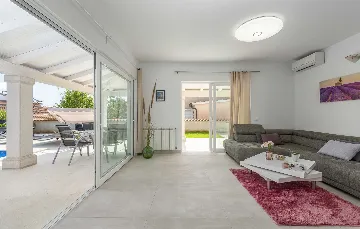 3-Bedroom Villa in Žbandaj for Up to 7 Guests