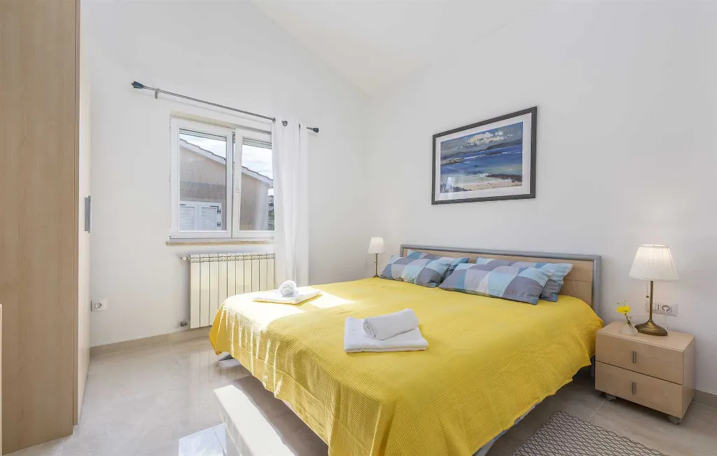 3-Bedroom Villa in Žbandaj for Up to 7 Guests